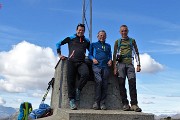 58 Alla croce di vetta del Venturosa (1999 m) con Maurizio